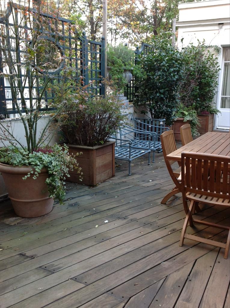 Balcons et Terrasses de France Montage d'une Terrasse en Bois à Paris