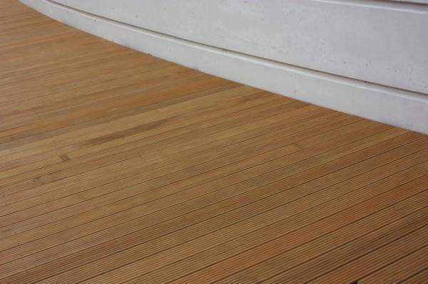 Atelier de fabrication de lames de terrasses en bois à Paris