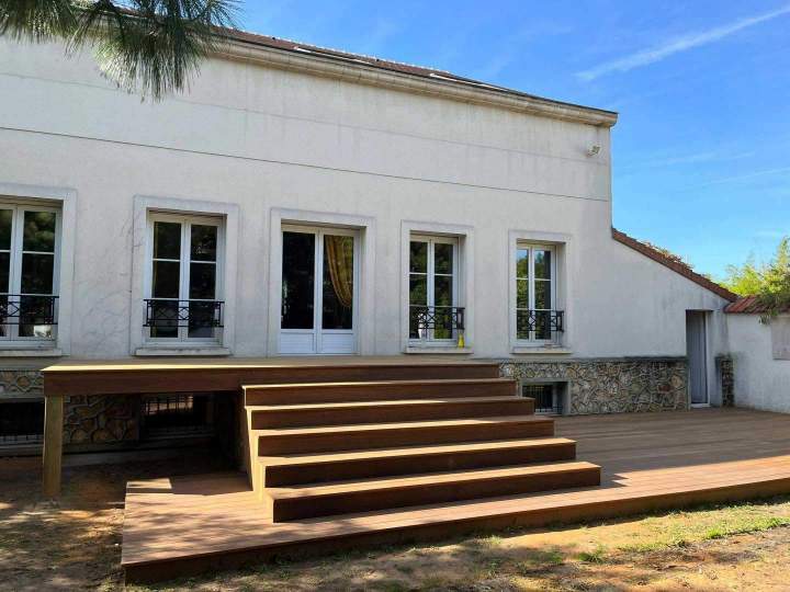 Réalisation de terrasses en bois sur pilotis à Paris